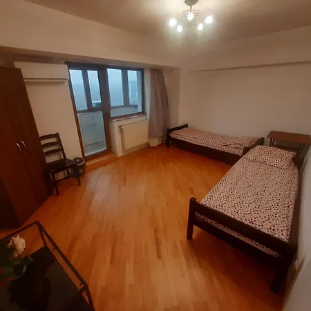 Хостел Comuna Penthouse Ultracentral Бухарест
